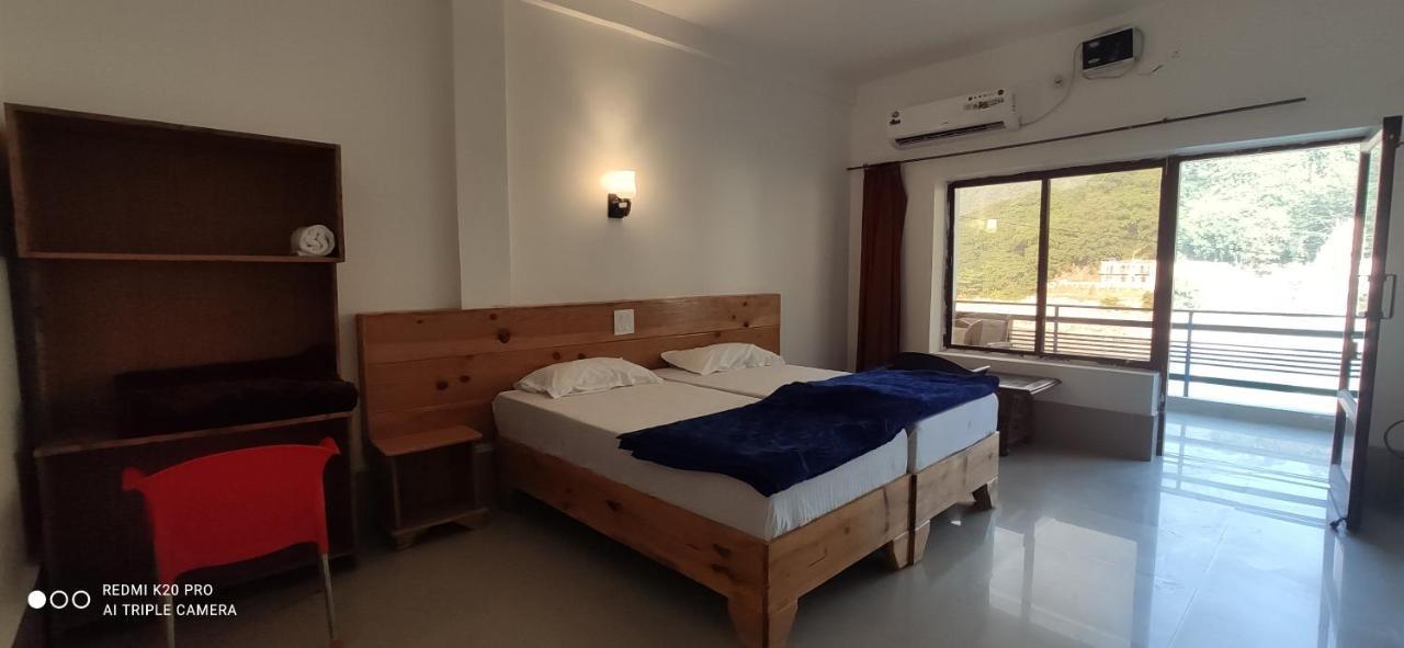 H7 Stay On The Ganges, Yoga & Spa Resort, Rishīkesh Exteriör bild