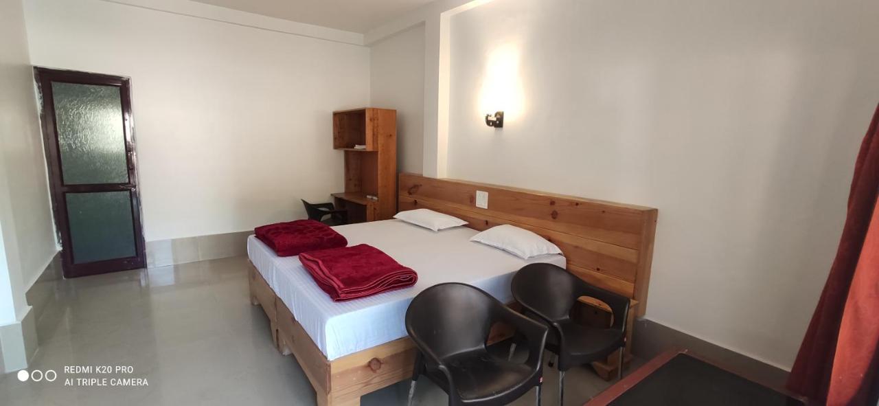 H7 Stay On The Ganges, Yoga & Spa Resort, Rishīkesh Exteriör bild
