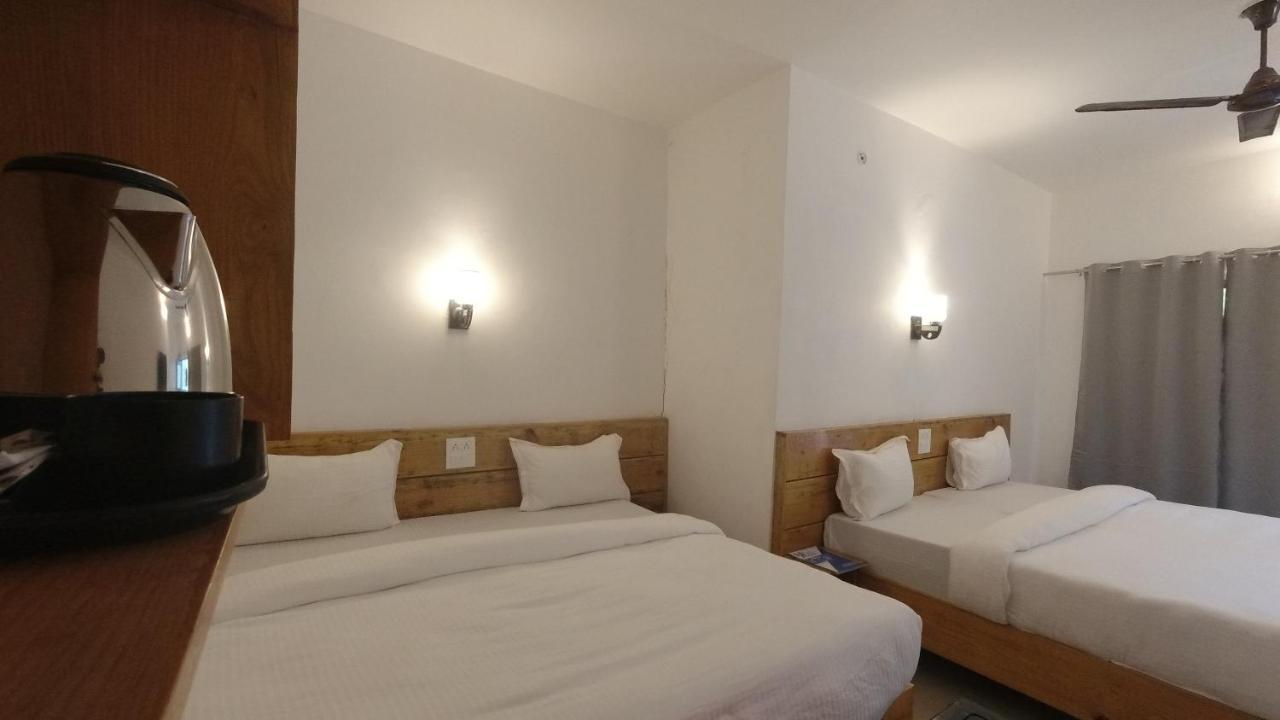 H7 Stay On The Ganges, Yoga & Spa Resort, Rishīkesh Exteriör bild