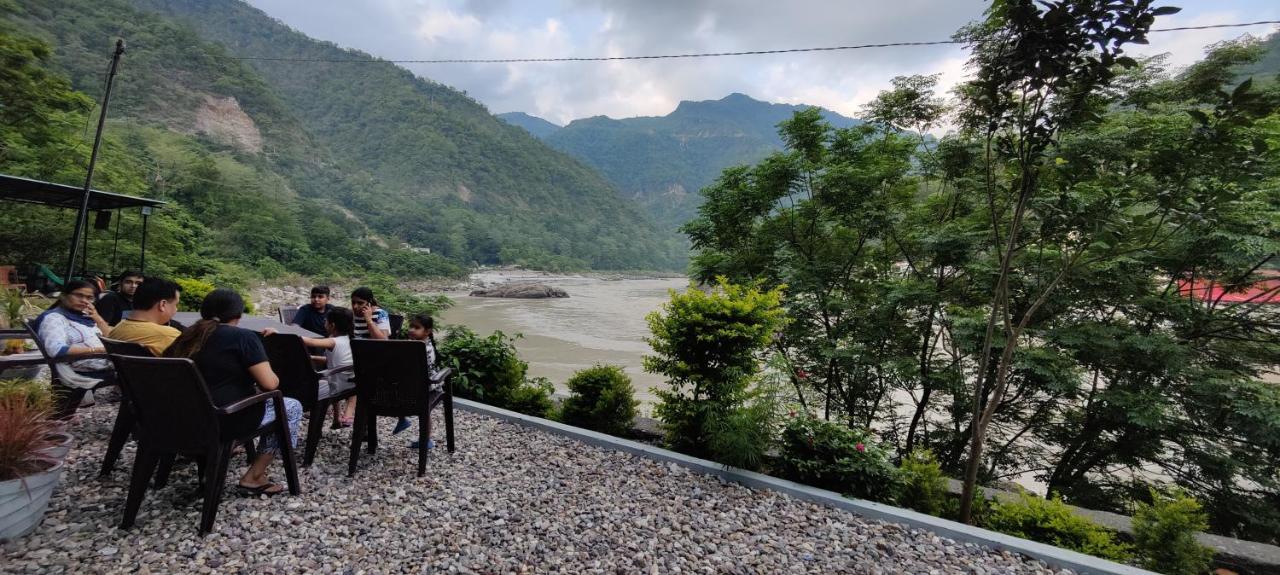 H7 Stay On The Ganges, Yoga & Spa Resort, Rishīkesh Exteriör bild