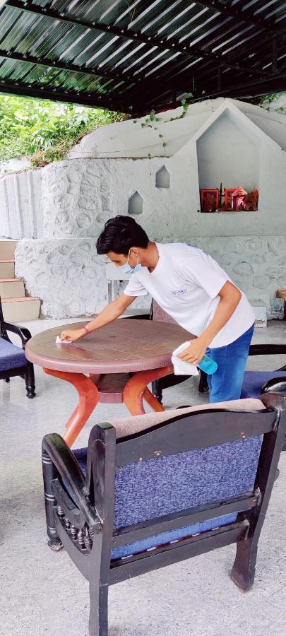 H7 Stay On The Ganges, Yoga & Spa Resort, Rishīkesh Exteriör bild