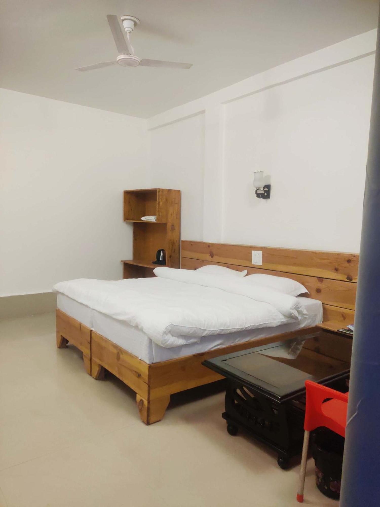 H7 Stay On The Ganges, Yoga & Spa Resort, Rishīkesh Exteriör bild
